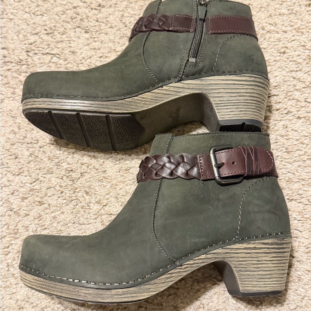Dansko Green Leather Ankle Clogs / Booties – Size 38 (US 7.5–8)